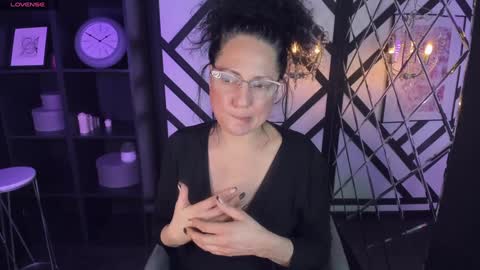 Anita online show from December 2024 08:36:01 PM