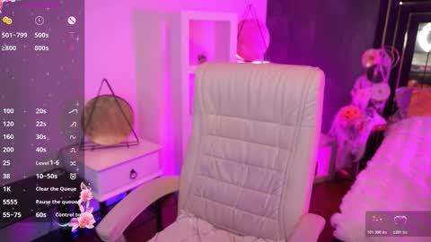 Anita online show from November 2025 06:43:02 PM