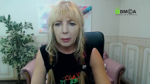 Anna Ditrih online show from December 2024 12:44:01 PM