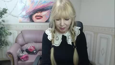 Anna Ditrih online show from December 2024 01:05:02 PM
