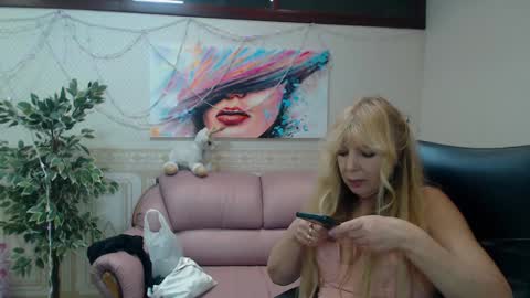 Anna Ditrih online show from January 2025 01:04:02 PM