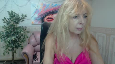 Anna Ditrih online show from January 2025 12:36:01 PM