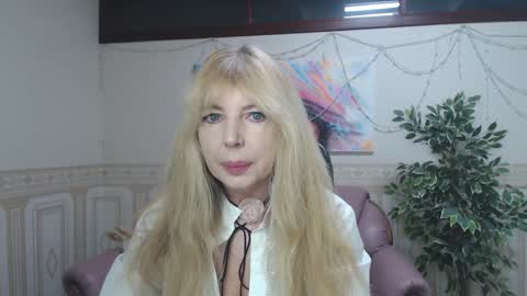 Anna Ditrih online show from January 2025 12:27:02 PM
