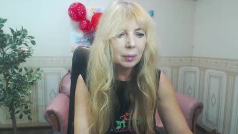 Anna Ditrih online show from February 2025 12:49:02 PM