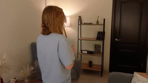 Snapshot of anna_leonard chatting on October 2025 03:22:01 PM Emma online show from October 2025 03:22:01 PM