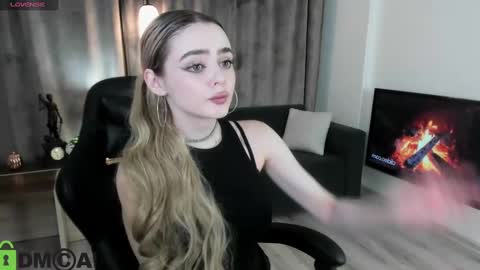 Snapshot of anna_nickol chatting on December 2024 03:26:01 PM Anna online show from December 2024 03:26:01 PM