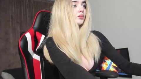 Snapshot of anna_nickol chatting on December 2024 06:09:02 PM Anna online show from December 2024 06:09:02 PM