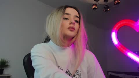 Snapshot of anna_nickol chatting on December 2024 07:56:01 PM Anna online show from December 2024 07:56:01 PM