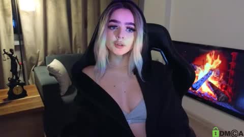 Snapshot of anna_nickol chatting on February 2025 06:13:02 PM Anna online show from February 2025 06:13:02 PM