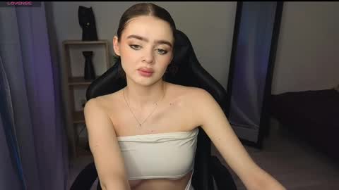 Snapshot of anna_nickol chatting on March 2025 03:56:01 PM Anna online show from March 2025 03:56:01 PM