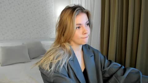 Anna online show from December 2024 01:11:01 AM