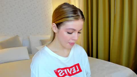 Anna online show from December 2024 01:05:01 AM