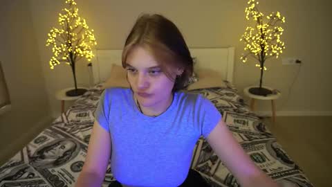 Anna online show from September 2025 01:00:01 PM