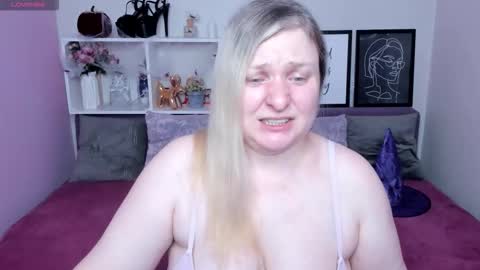 Snapshot of annacherri chatting on October 2025 03:53:02 AM AnnaCherri online show from October 2025 03:53:02 AM