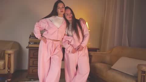 Lisa and Alice online show from November 2025 02:28:02 PM