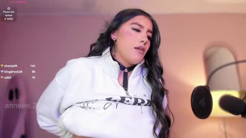 Snapshot of anneee_ chatting on January 2025 06:10:02 PM Anne online show from January 2025 06:10:02 PM