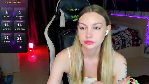 Annie online show from October 2025 08:53:02 PM