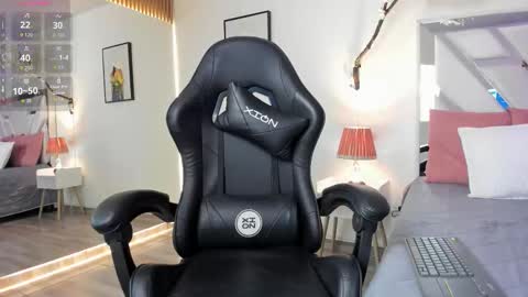 Annie  online show from September 2025 01:26:02 PM