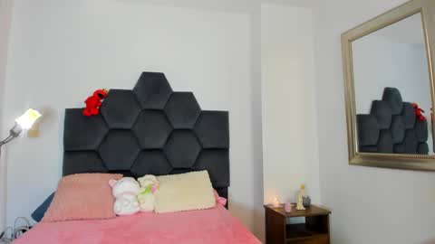 Annie online show from December 2024 09:28:01 PM