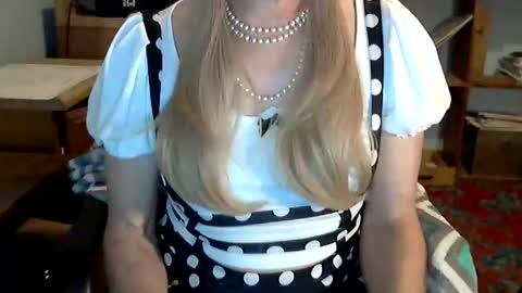 anniegurl online show from December 2024 01:06:02 PM