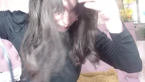 Annie online show from October 2025 04:16:01 PM