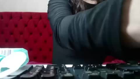 Annie online show from October 2025 05:24:02 PM