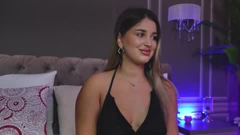 Snapshot of anniestyles chatting on October 2025 05:31:02 AM AnnieStyles online show from October 2025 05:31:02 AM