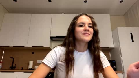 Snapshot of annisguion chatting on September 2025 06:41:02 PM Leila Bruno online show from September 2025 06:41:02 PM