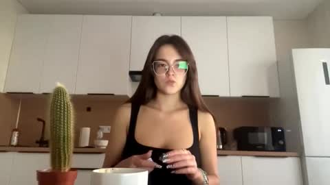 Snapshot of annisguion chatting on September 2025 03:12:02 PM Leila Bruno online show from September 2025 03:12:02 PM