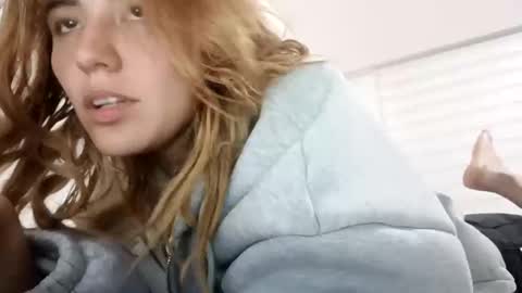Snapshot of annrousse chatting on September 2025 02:35:01 AM annrousse online show from September 2025 02:35:01 AM