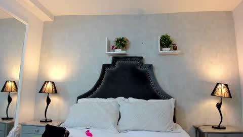 Anntonia Woods  online show from December 2024 12:34:01 PM