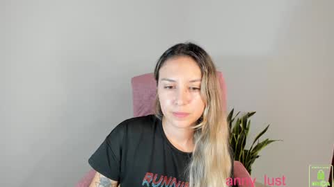 Issabela online show from September 2025 09:48:02 PM