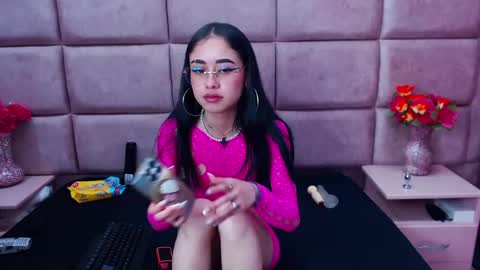 Anny online show from December 2024 04:00:01 PM