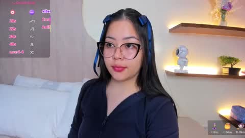 A N N Y E  online show from October 2025 12:23:01 PM