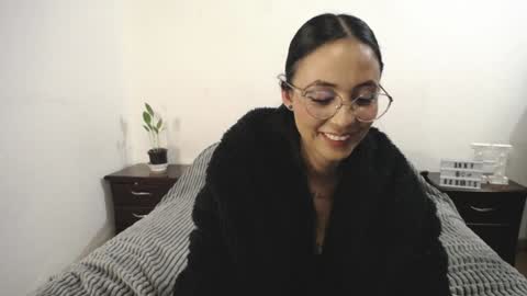 Snapshot of annyroberts_89 chatting on January 2025 11:43:01 PM Anny online show from January 2025 11:43:01 PM