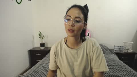 Snapshot of annyroberts_89 chatting on January 2025 11:45:01 PM Anny online show from January 2025 11:45:01 PM