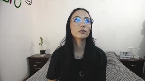 Snapshot of annyroberts_89 chatting on January 2025 06:58:02 PM Anny online show from January 2025 06:58:02 PM