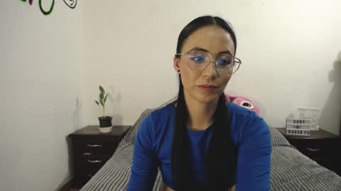 Snapshot of annyroberts_89 chatting on January 2025 11:45:01 PM Anny online show from January 2025 11:45:01 PM