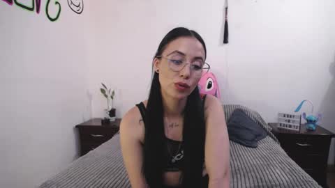 Snapshot of annyroberts_89 chatting on February 2025 07:19:02 PM Anny online show from February 2025 07:19:02 PM