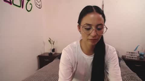 Snapshot of annyroberts_89 chatting on February 2025 10:32:01 PM Anny online show from February 2025 10:32:01 PM