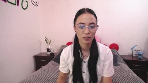 Snapshot of annyroberts_89 chatting on February 2025 10:43:01 PM Anny online show from February 2025 10:43:01 PM