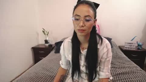 Snapshot of annyroberts_89 chatting on February 2025 11:24:02 PM Anny online show from February 2025 11:24:02 PM