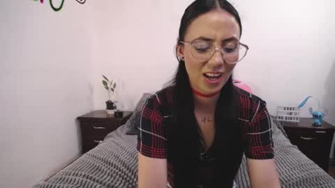 Snapshot of annyroberts_89 chatting on February 2025 11:44:02 PM Anny online show from February 2025 11:44:02 PM