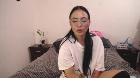 Snapshot of annyroberts_89 chatting on March 2025 02:04:01 AM Anny online show from March 2025 02:04:01 AM