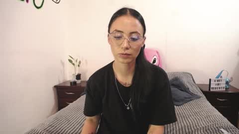 Snapshot of annyroberts_89 chatting on March 2025 12:04:02 AM Anny online show from March 2025 12:04:02 AM