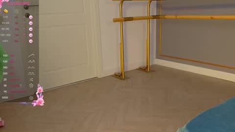 Snapshot of annysue_ chatting on November 2025 05:18:02 AM AnnySue online show from November 2025 05:18:02 AM