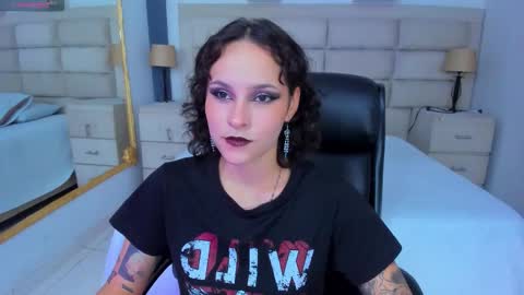 Snapshot of annythomsonn chatting on October 2025 08:52:02 PM AnnyT online show from October 2025 08:52:02 PM