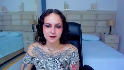 Snapshot of annythomsonn chatting on October 2025 09:37:01 PM AnnyT online show from October 2025 09:37:01 PM
