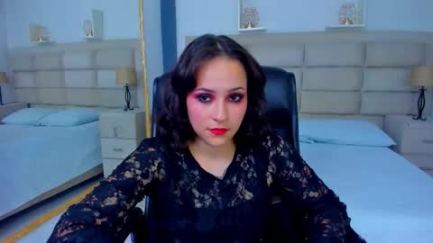 Snapshot of annythomsonn chatting on November 2025 10:43:02 PM AnnyT online show from November 2025 10:43:02 PM