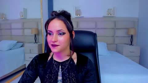 Snapshot of annythomsonn chatting on November 2025 09:48:02 PM AnnyT online show from November 2025 09:48:02 PM